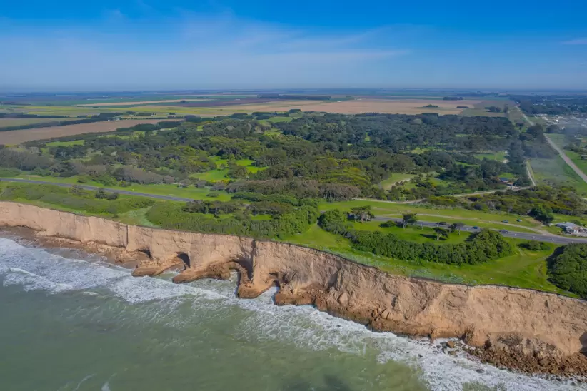 Playas más tranquilas, con movida surfer y contacto con la naturaleza, protagonizan el furor por el sur de Mar del Plata, acompañado de nuevas propuestas gastronómicas y proyectos inmobiliarios.